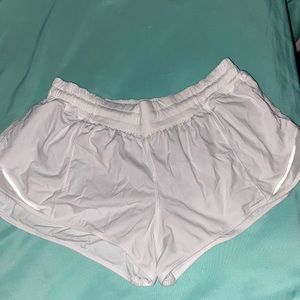Lululemon Hotty Hot shorts 2.5 size 10 regular